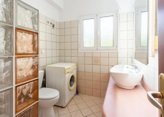 Europe Ena * Lakithra